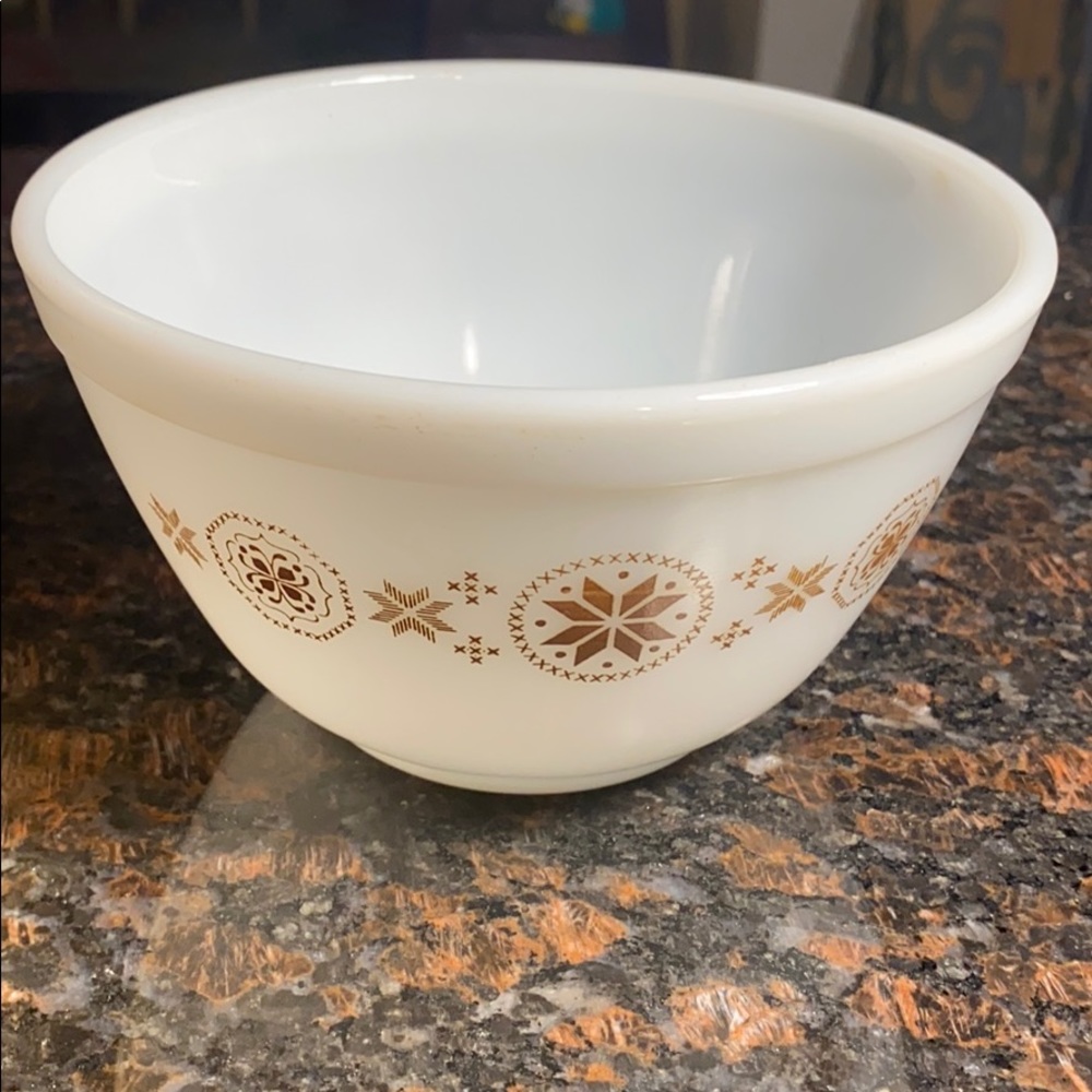 1 Pyrex 401 Town & Country 1.5pint Mixing Bowl